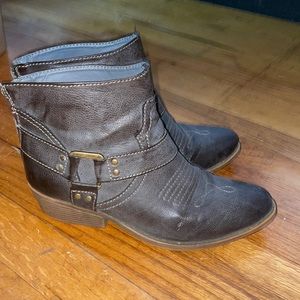 Booties faux leather